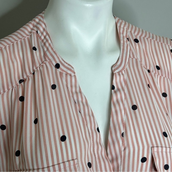 Torrid white and pink stripe dot blouse 00 - Picture 4 of 8